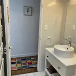 게스트하우스 Les Hotes D'eloise 3*