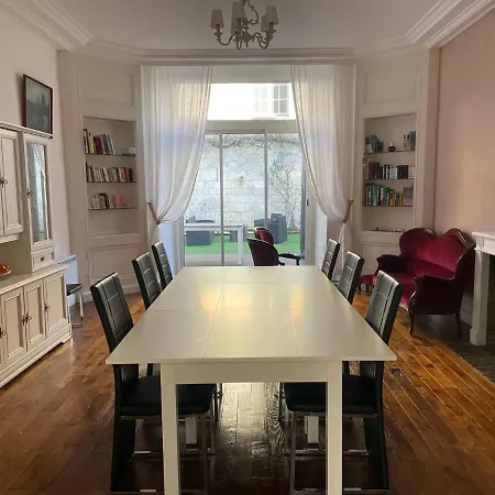 게스트하우스 Les Hotes D'eloise 3*