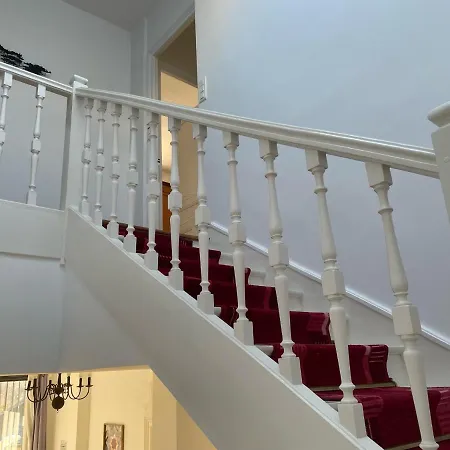 Les Hotes D'eloise 3*