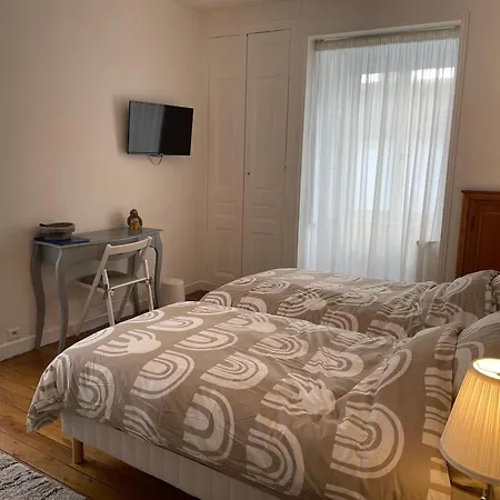 Les Hotes D'eloise 3* 랑