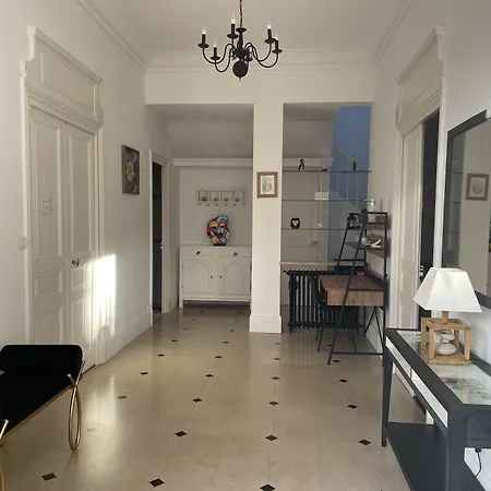 Les Hotes D'eloise 게스트하우스 3*