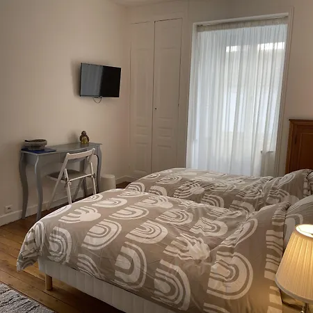 Les Hotes D'eloise 3* 랑